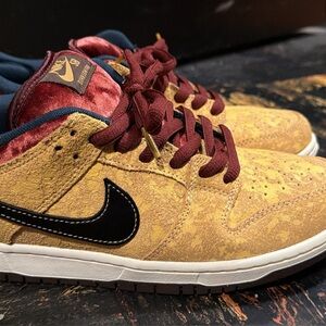 Nike Sneakers in Yellow and Burgundy